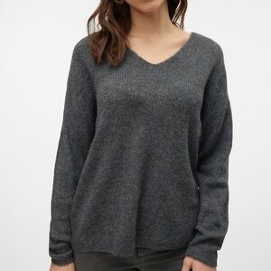 GAP Women's Charcoal Gray V-Neck Sweater